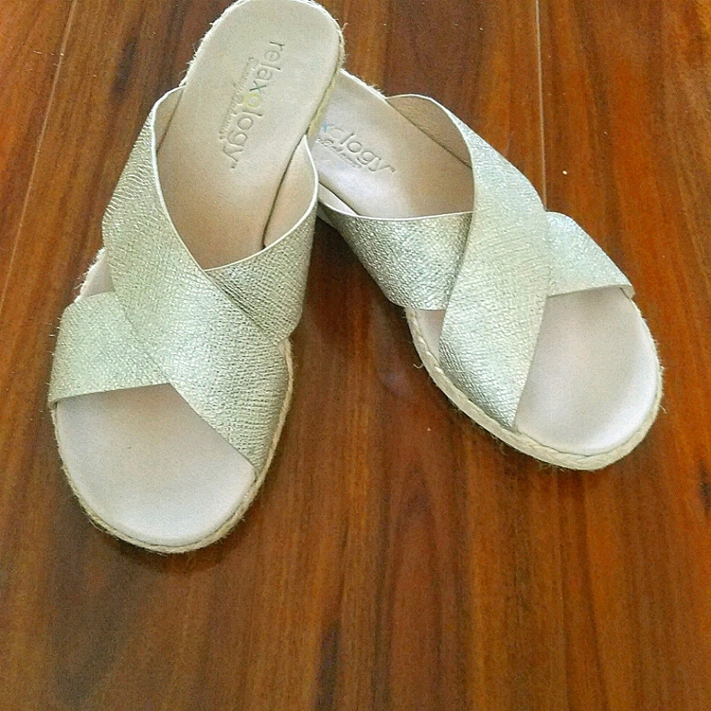 Tommy Bahama Relaxology Comfort Sandals
